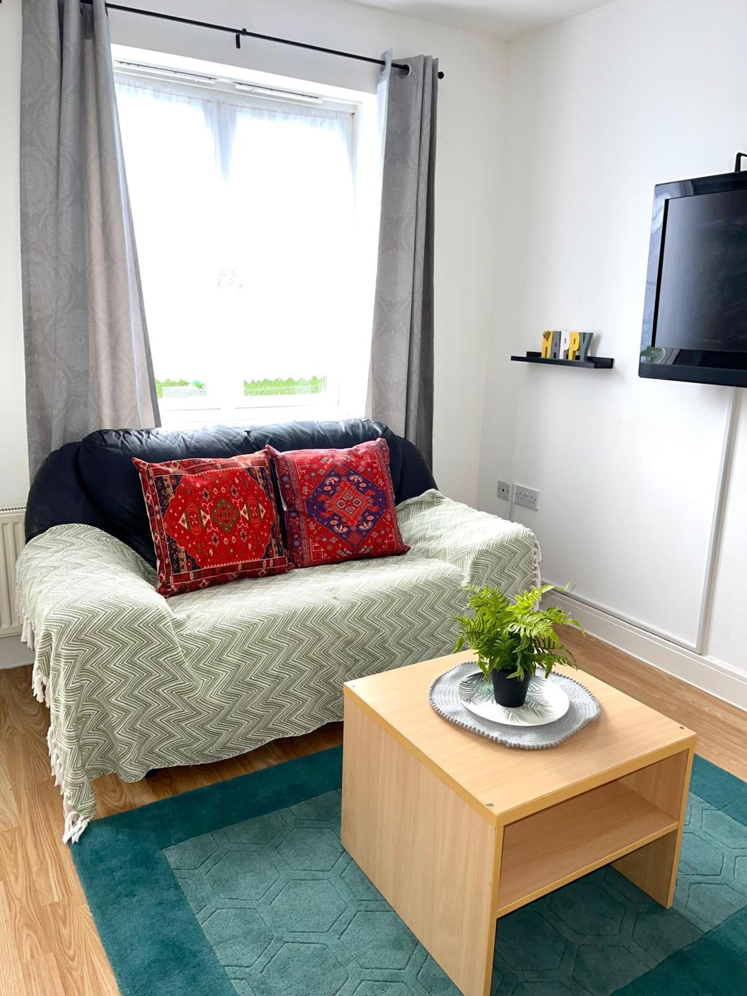 Crescent Apartment - Modern 1 Bedroom First Floor Goodmayes Exterior foto