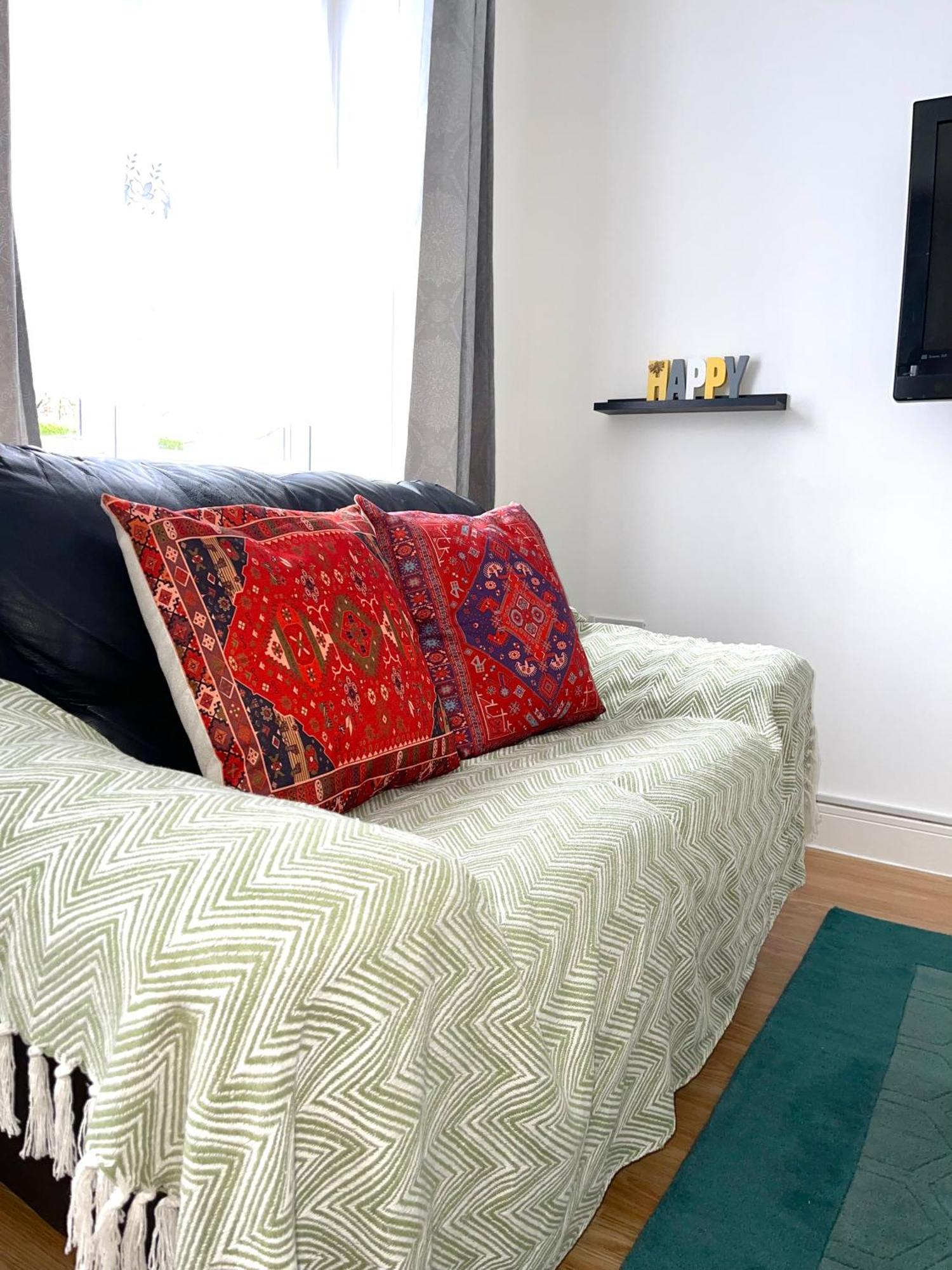 Crescent Apartment - Modern 1 Bedroom First Floor Goodmayes Exterior foto